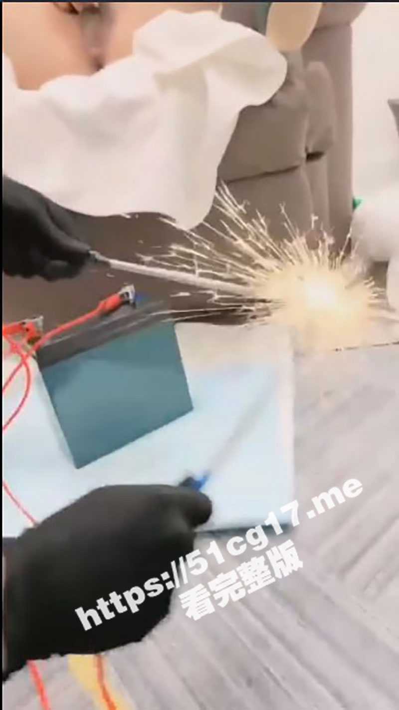 你喜欢吃电击鲍鱼吗？黑丝高跟少妇被电击调教到浑身抽搐 淫叫声都干穿屋顶了 - 51吃瓜网-51吃瓜网