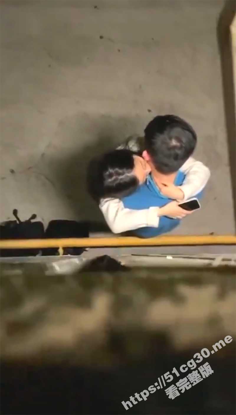 浙江传媒爆出男女偷情视频 男人看上去是第一次 女生超级主动咬耳朵 - 51吃瓜网-51吃瓜网
