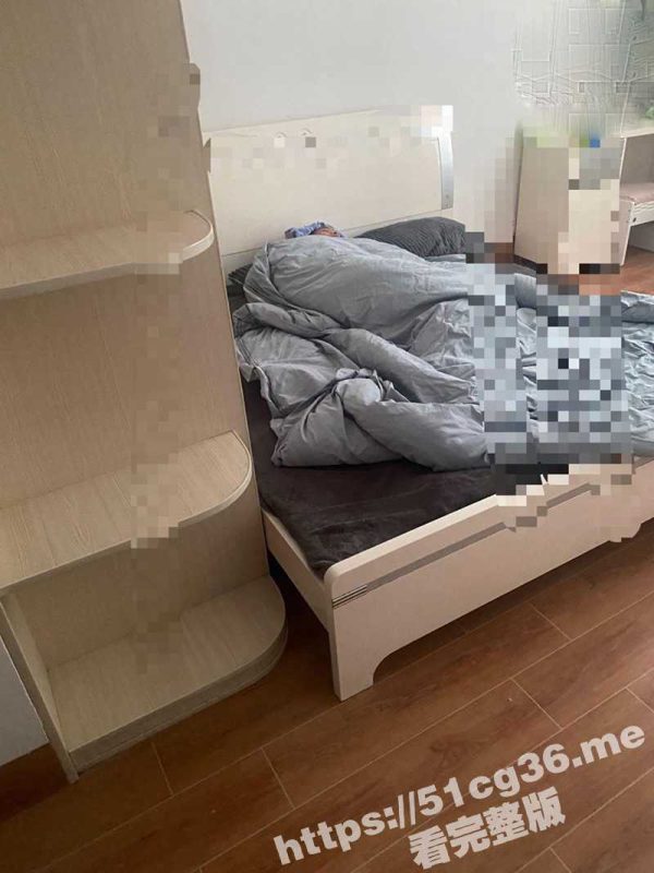 哥哥高烧躺床上 老弟厨房内射三十多岁的少妇嫂子 嫂子高潮不断捂住嘴巴不敢发出声音！-51吃瓜网
