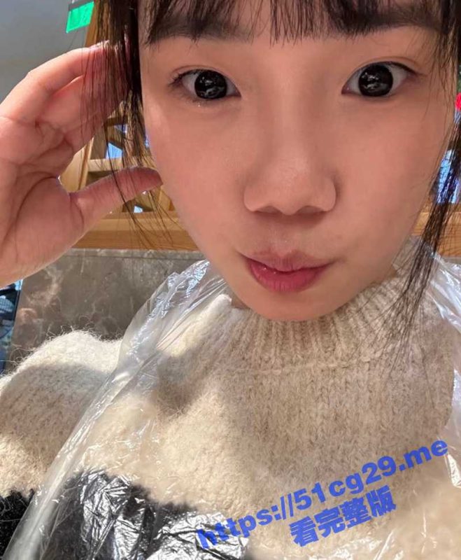 广州某高中 18岁高三清纯学生妹援交自拍 被大叔干的好爽！-51吃瓜网