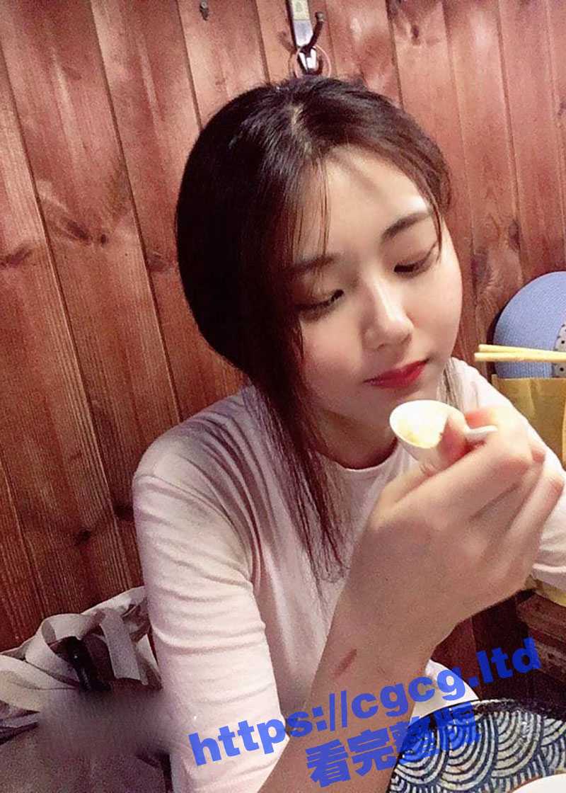 清纯反差婊学生妹 长相甜美乖巧 在床上却淫荡无比 眼神勾人无比 都快要拉丝了! - 51吃瓜网-51吃瓜网