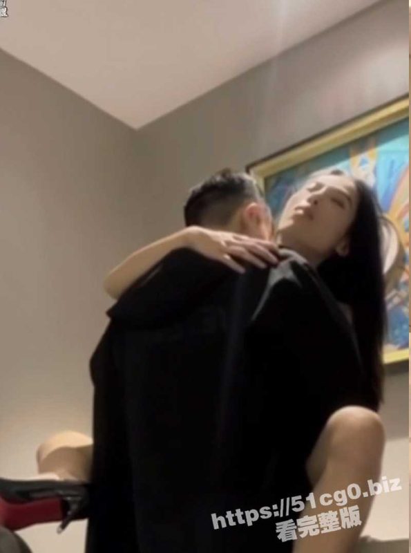 半糖主播 Erika美由 极品御姐高价定制福利视频 露奶抠逼自慰做爱！-51吃瓜网