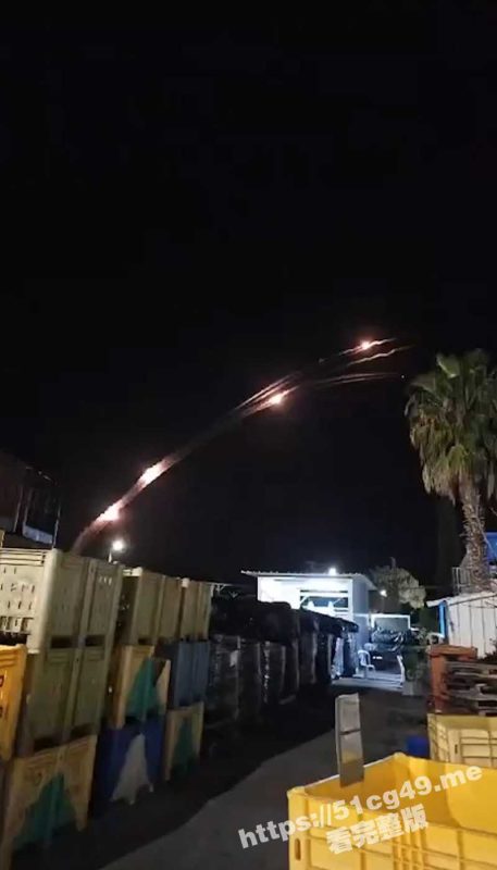 以色列北部遭到来自黎巴嫩领土的大规模火箭弹袭击 拦截导弹直击画面-51吃瓜网
