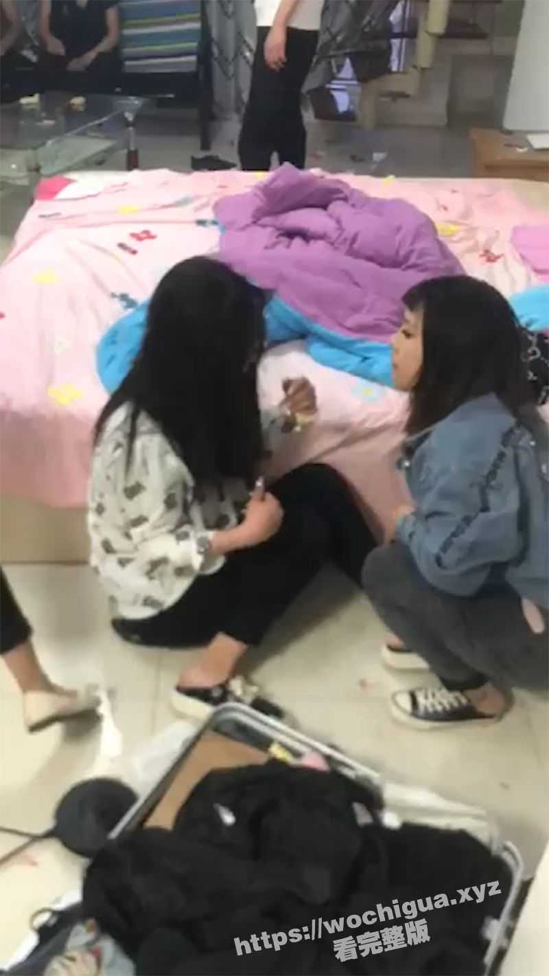 精神小妹真会玩！男友劈腿抓到后 强迫两人现场进行性行为 - 51吃瓜网-51吃瓜网