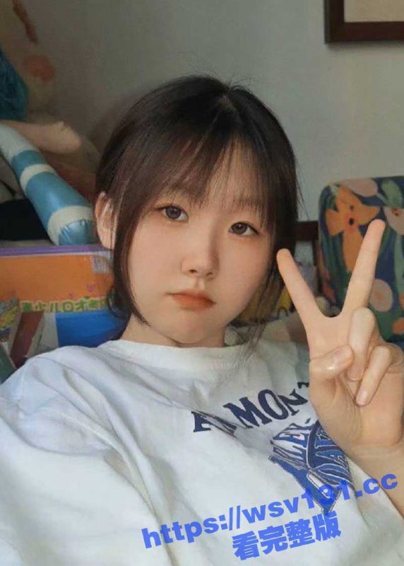 武汉财经大学的清纯反差学妹 被学长在酒店疯狂爆操！小萝莉被大屌操到哭泣！-51吃瓜网