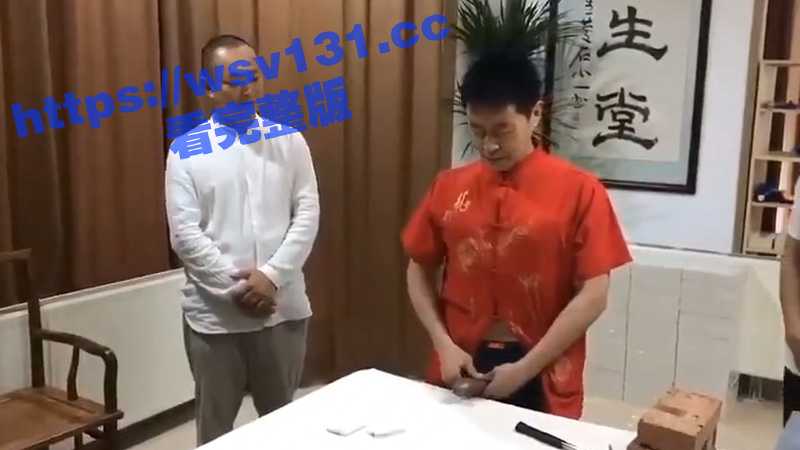 河北铁棍王！把砖头放在鸡巴上用铁锤敲 一顿操作下来惊呆众人 大师的鸡巴果然够硬！-51吃瓜网