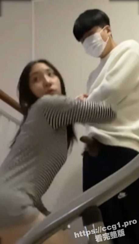 课间老师的性关怀 美女教师课间偷偷带学生到走廊 满足自己的性欲望！-51吃瓜网