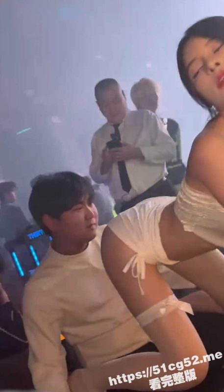 夜店酒吧KTV里的骚鸡公主合集！表情超骚 脱光了跳骚舞 穿着情趣内衣让你摸 太刺激了！-51吃瓜网