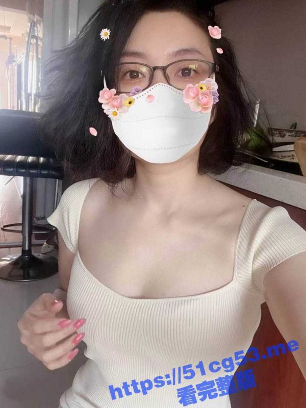武汉的已婚骚妻李语萌 极品身材的反差婊 性瘾母狗人妻 来大姨妈了也不耽误 和炮友偷情被老公发现-51吃瓜网