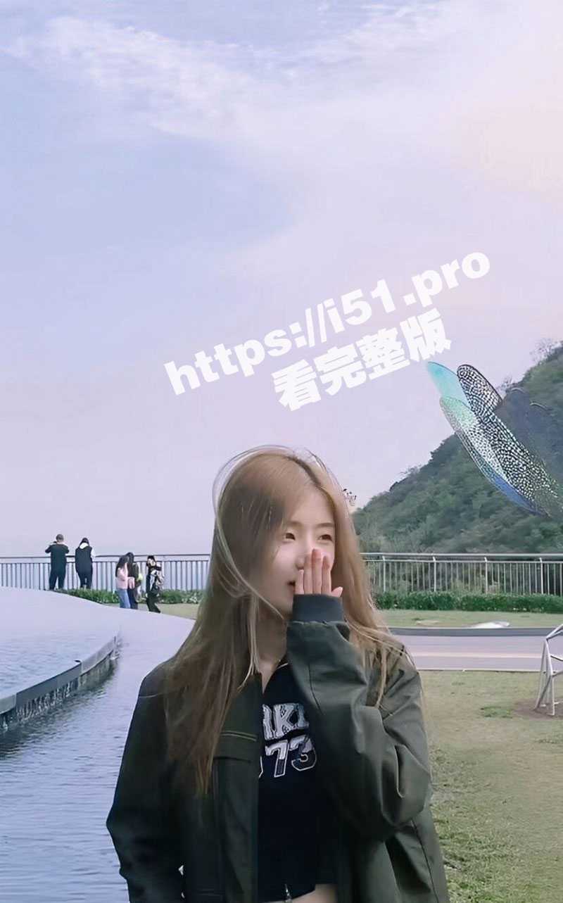 共享女友上线！表面清纯女友背地竟是个反差婊 叫上男友的好兄弟一起操自己玩3p 还可无套抽插、口爆吞精 - 51吃瓜网-51吃瓜网