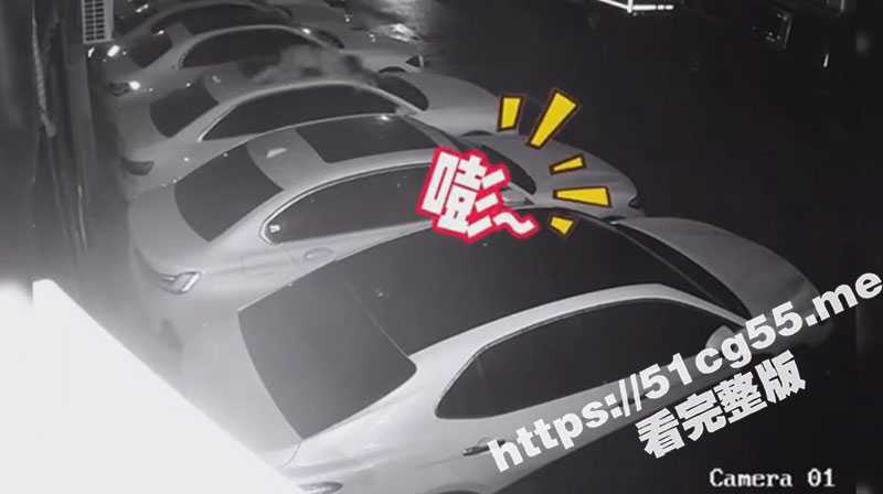 520当天隔壁老王偷情人妻被抓包 全裸直接从楼上跳下 砸破网红奥迪A4天窗 下次记得选个便宜点车跳呀-51吃瓜网