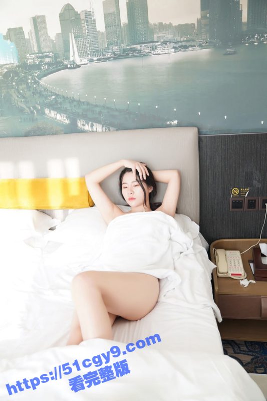 绝美嫩模 小珂 大尺度福利视频流出 被摄影师揉搓抠逼 后入骚穴无套内射！-51吃瓜网