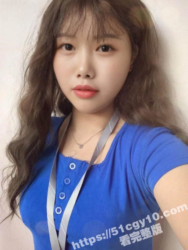 海角乱伦大神之乱伦小舅妈 半夜背着家人在客厅激情啪啪 舅妈跪趴茶几上含泪挨炮！-51吃瓜网