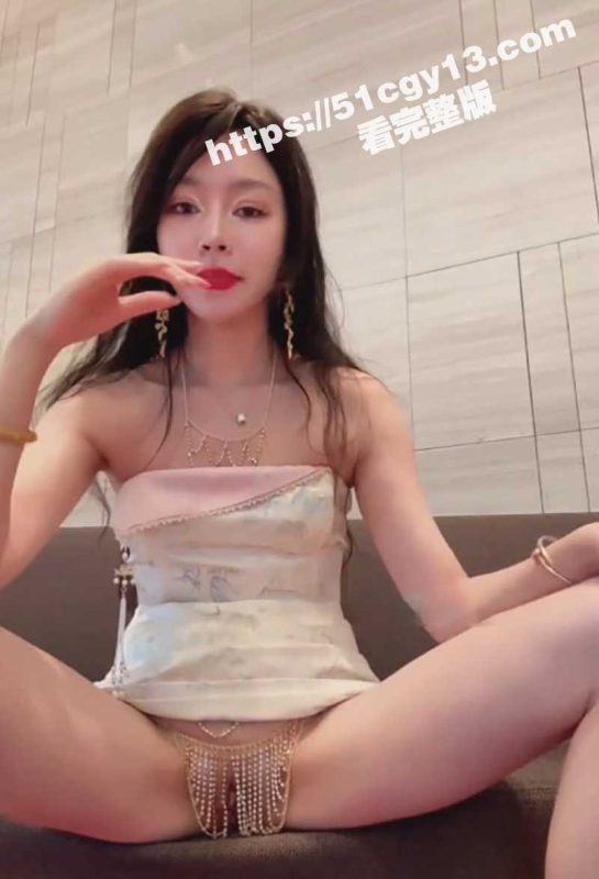 御姐颜值网红  彤彤乖 竟骚出国门！在国外赌场当众露逼 出租车上给印度三哥看骚穴 没被射穿真是奇迹了！-51吃瓜网