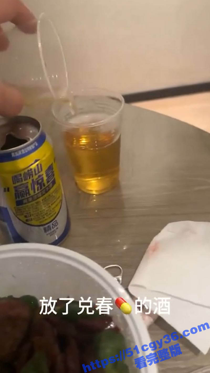御姐脸萝莉音嫩妹酒店被下春药 开档黑丝下骚穴饥渴难耐 主动索求被大屌打桩狂操 淫叫连连！ - 51吃瓜网-51吃瓜网