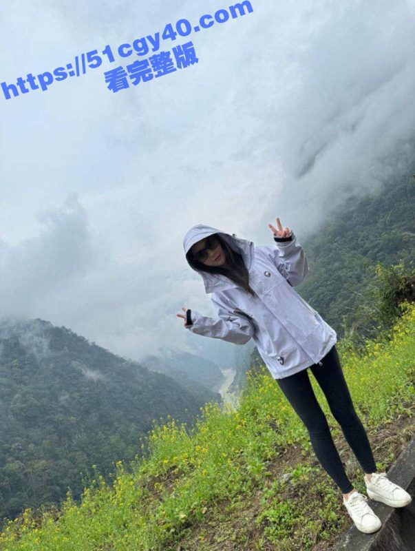 极品牛仔裤少女变淫娃！紧身开裆裤后入猛操 肥美骚逼湿滑多汁 小母狗淫叫不止！-51吃瓜网