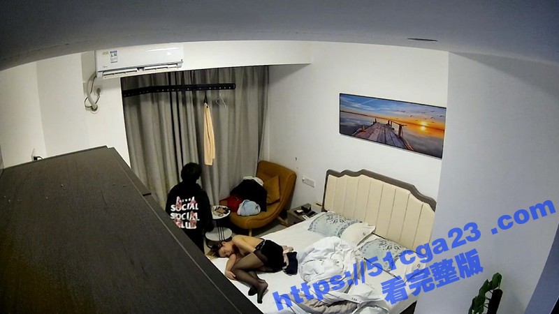 喝完酒发骚的拉拉女主 丰满大奶子勾魂  撕破黑丝上演女同激情戏码炸裂全网！-51吃瓜网