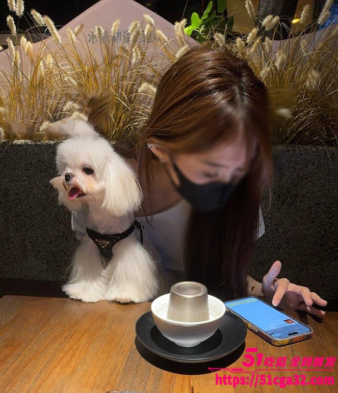 E奶传媒公司前台 被瓜友成功拿下 极品身材性感人妻 口交十分一流 身穿黑丝开裆主动骑乘 无比的风骚！-51吃瓜网