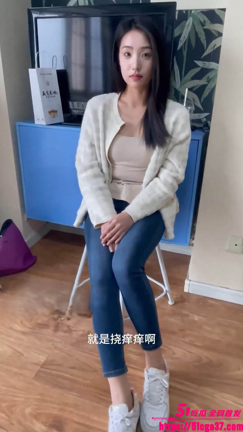 极品女神 小麦学姐 居家裸足视频流出 柔嫩脚底脚趾灵动 羽毛与电动TK工具刺激脚心 爽到娇躯颤抖！ - 51吃瓜网-51吃瓜网