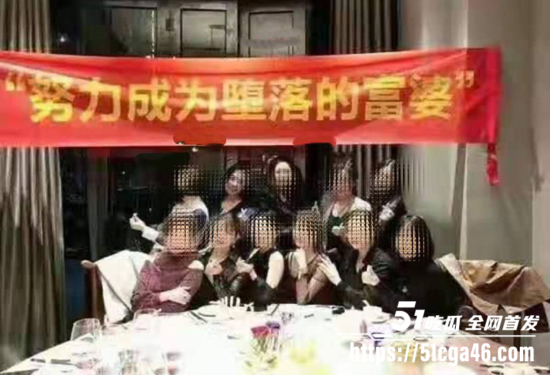 珠三角Tesla富婆车友会群 火爆全网 富婆公然高价包养男模 露脸自述两天一夜被操十回  两女共玩一男视频流出！-51吃瓜网