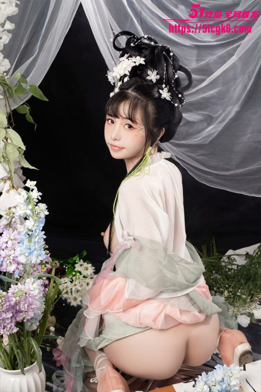 高颜值爆机少女喵小吉 大尺度写真流出 曲线曼妙仙气飘飘 嫩穴诱惑欲罢不能！-51吃瓜网