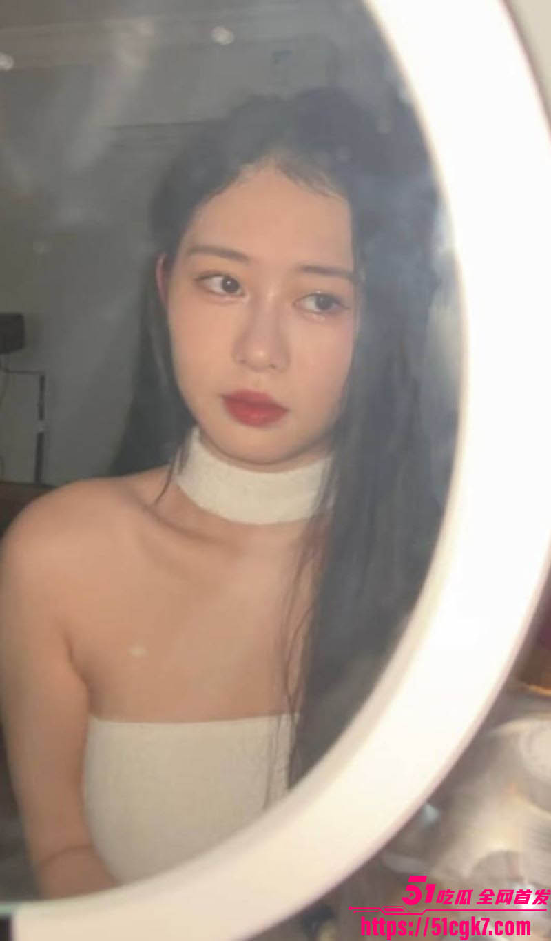 上海26岁E杯母狗 赵琦 酒后变贱种！主动挑逗炮友跪地口交 被按在床上猛烈后入 骚劲十足！ - 51吃瓜网-51吃瓜网