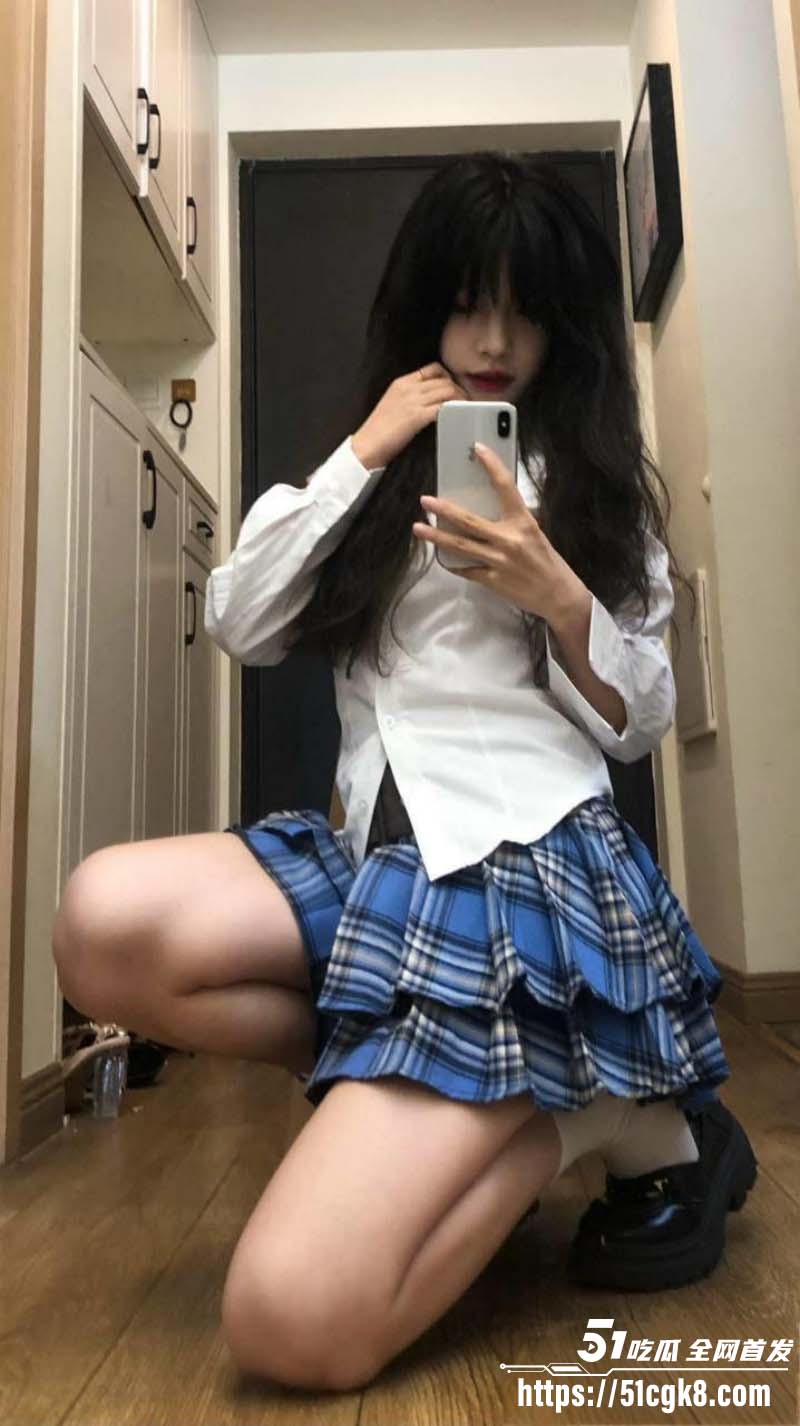 湖南长沙19岁极品女大 为发泄欲望与精神小伙约炮 被暴操内射疼到喊出哭腔！ - 51吃瓜网-51吃瓜网