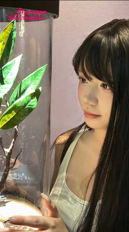 海角乱伦大神 真实姐弟乱伦 姐姐学院风短裙黑丝 勾引弟弟足交抠逼 巨乳爆棚撩人姿势！-51吃瓜网