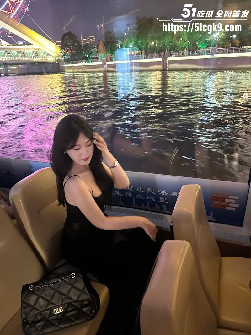 上海高颜值女大学生 吴思涵 被金主包养性爱视频流出 黑丝情趣内衣口交摆拍 蜜穴滴水骚气迷人！ - 51吃瓜网-51吃瓜网