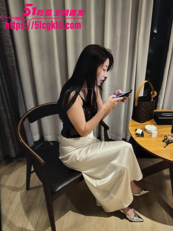 江苏南京银行女职员 李丹丹 私密视频被绿帽癖男友曝光 酒店激情狂欢变换骚姿无套爆操！-51吃瓜网