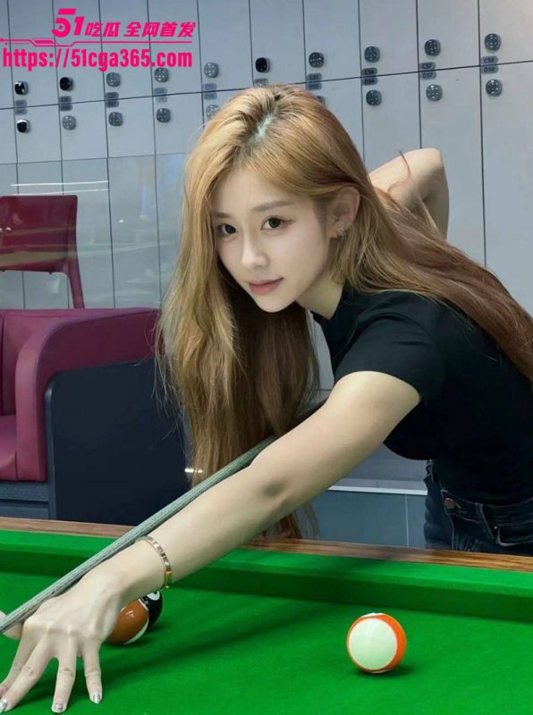 高颜值大学生台球助教 被金主酒店爆操调教 情趣内衣勾勒完美身材 打桩后入呻吟震天！-51吃瓜网