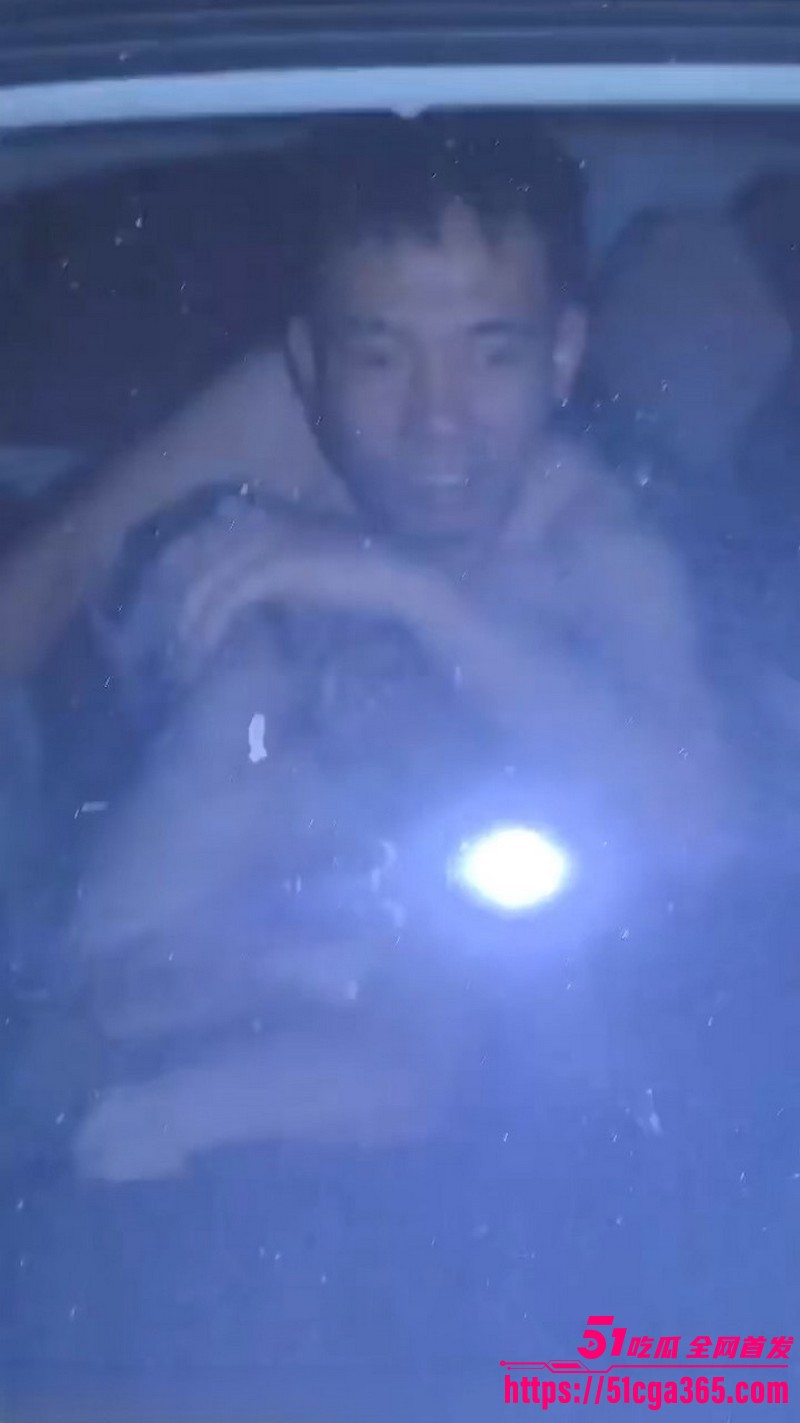 黄骅速腾车震现场视频！路人偶遇男女车内激情啪啪 竞大喊要报警 吓得慌不择路开车逃跑！ - 51吃瓜网-51吃瓜网