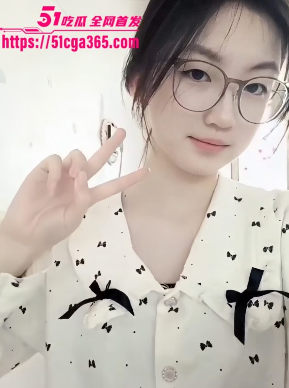 清纯女学生大尺度自摸发骚 极品身材丰满巨乳 粉嫩小穴淫水多多 诱人至极!-51吃瓜网