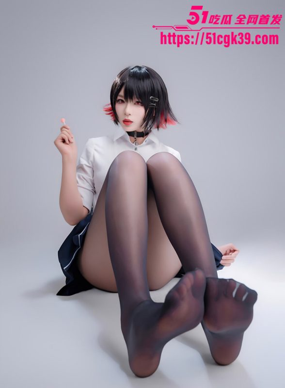 美足模特 轩萧学姐 最新写真 长相清纯完美身材 鲨鱼妹JK黑丝美腿极致诱惑 妥妥的人间尤物！-51吃瓜网