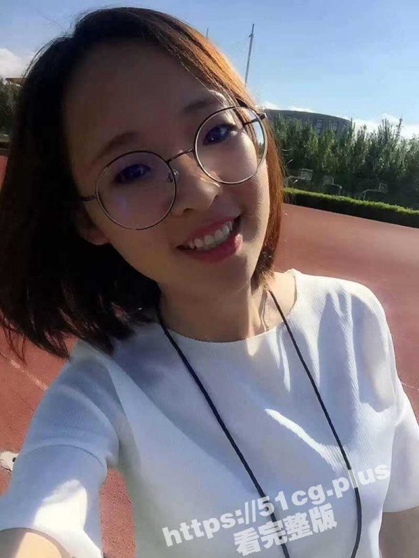 沈阳巨乳学生妹 性爱视频流出 戴上眼镜骚的一批-51吃瓜网