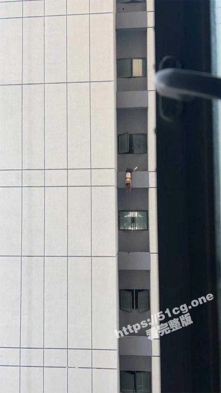 突发事件！佛山万科金域中央 4 座 惊现一女子倒挂窗台 血肉模糊 面目全非 疑似他杀-51吃瓜网