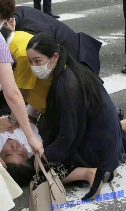 第一枪并未击中！安倍晋三遭枪击身亡，现场第一视角视频曝光-51吃瓜网