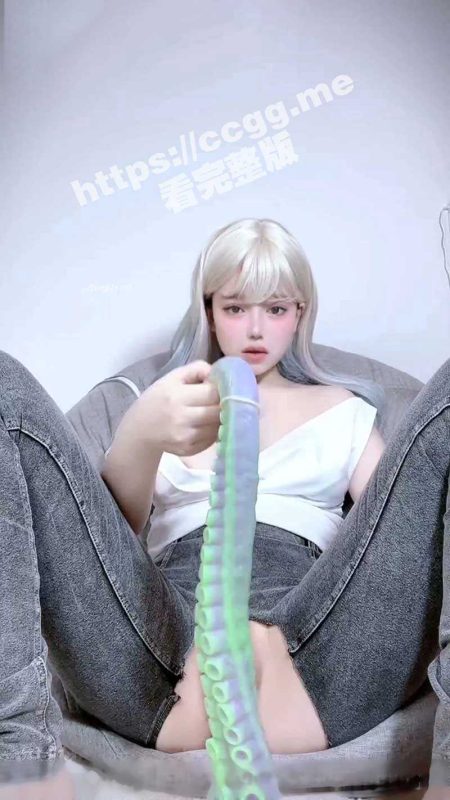 超反差网红女神『欲梦』最新付费私拍 八爪怪速插超美高颜开档牛仔裤女神 第五弹-51吃瓜网