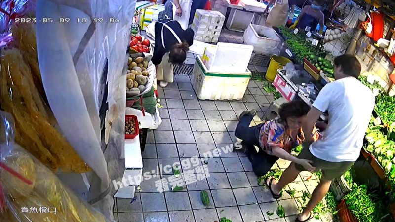 哎呀，我说大妈，那地方能随便乱抓吗，搞不好要断子绝孙的-51吃瓜网