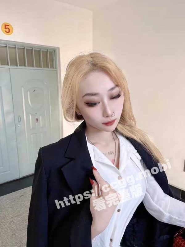 我的嘻哈女友爱穿钉 天天戴着舌钉给我吃鸡吧 硌得我好慌！要不是因为她够骚 早就分了-51吃瓜网