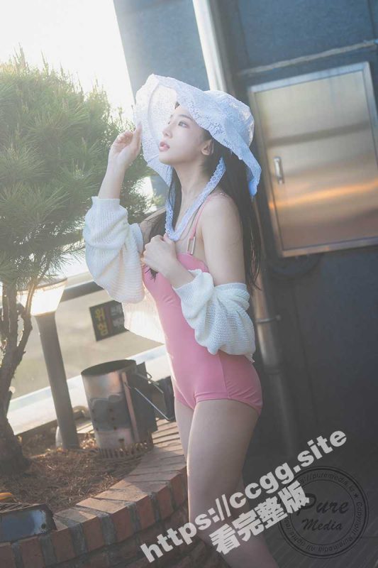 Yeha 超顶网红高端大尺度摄影私拍 泳池女友-51吃瓜网