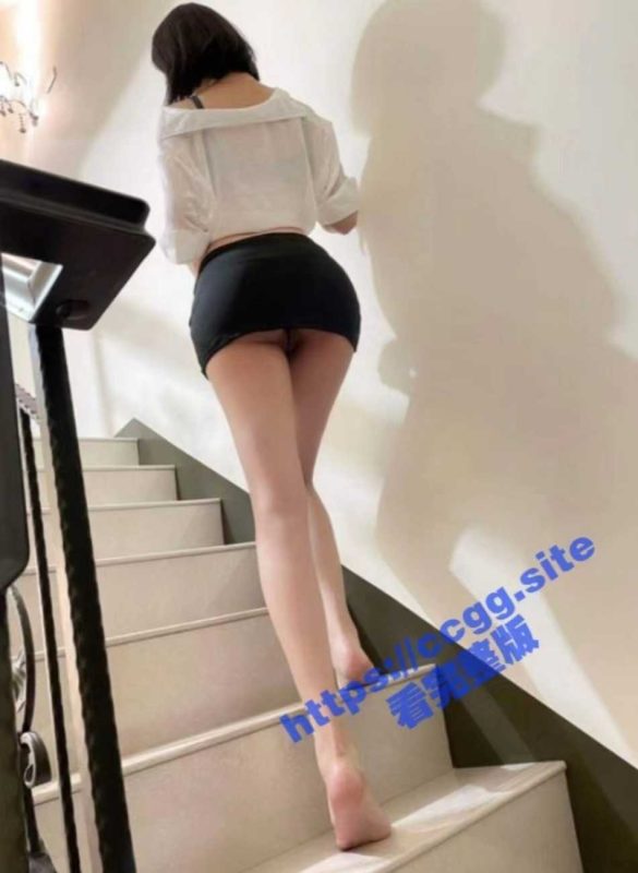 00后的3P快感惊艳到我了！黑丝妹兴奋到喊“救命”全程高能无尿点-51吃瓜网