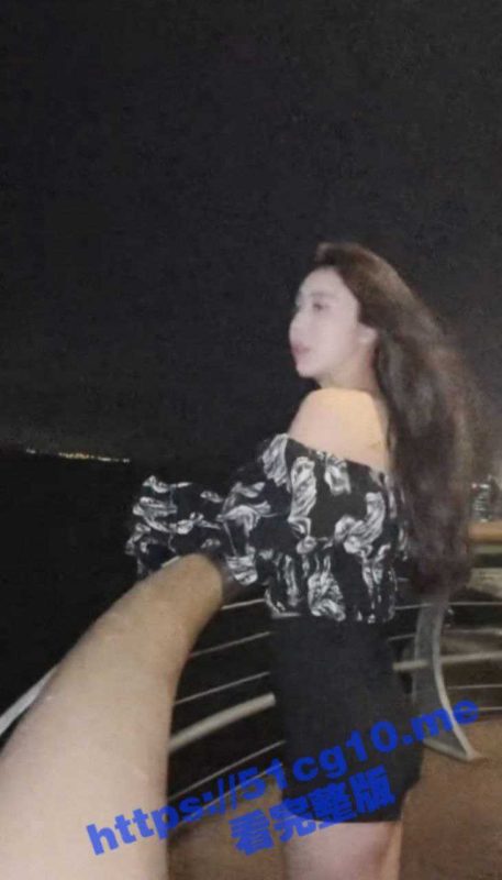 堵车的时候不忘深喉口交！坐在保时捷副驾驶的骚货  堵车间隙服务金主 车主爆料其更多劲爆视频-51吃瓜网