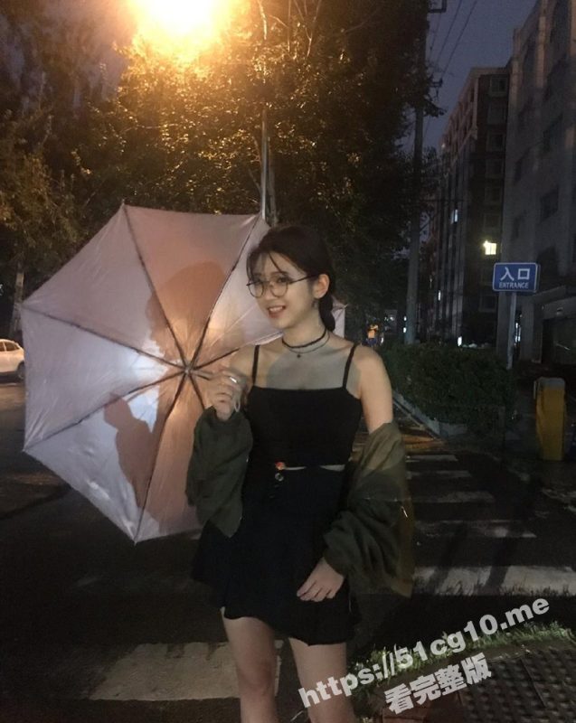 十个眼镜九个骚！全新收录眼镜小姐姐『萧媚儿』户外露出 性爱私拍！后入爆操翘丰臀 完美露脸！-51吃瓜网