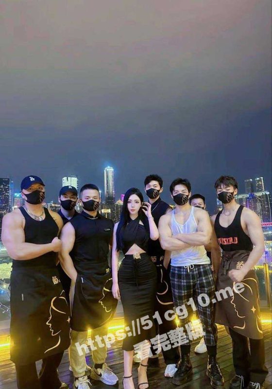 51吃瓜网独家！七夕狂欢节 重庆蓝爵炭烧餐酒吧 李萌萌小仙女1V7壮男！微博探店小博主竟是外网大网黄！最全合集视频来咯-51吃瓜网