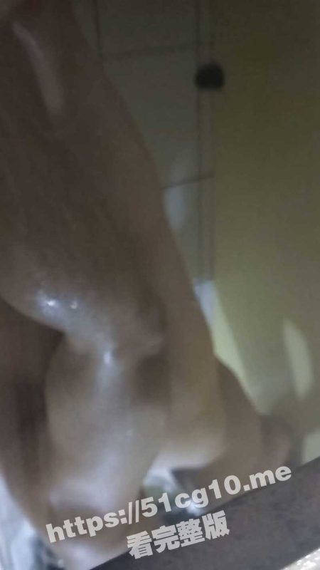 公共泳池 洗澡换衣间 偷拍一对狗男女在里面做爱 玩的就是心跳  抠逼 舔逼 吃奶 吹萧样样都会-51吃瓜网