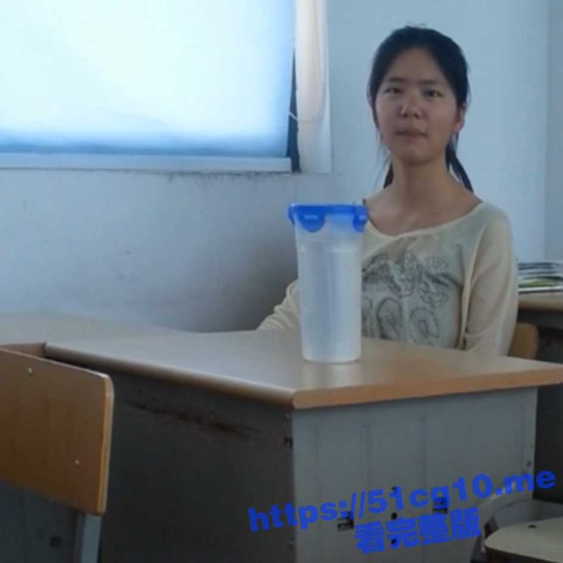 某学校的学生情侣在教室内露脸自拍吃禁果 白嫩的小女友很害羞 被激情后入啪啪-51吃瓜网