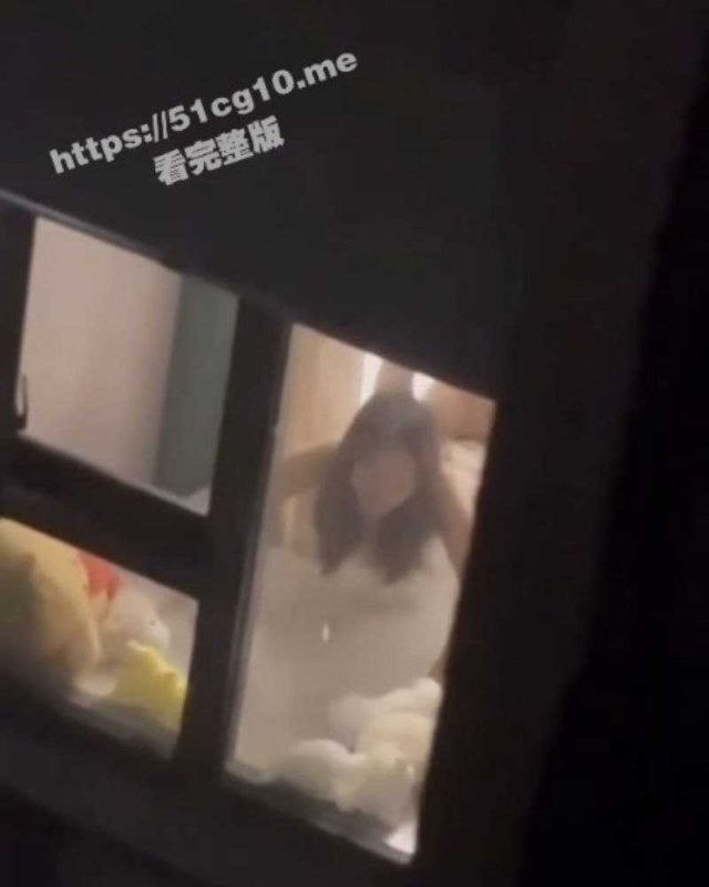 西昌丁家坝 小夫妻七夕在家里面啪啪忘记关窗帘 被有心人偷拍 直播性爱大战  真刺激！-51吃瓜网