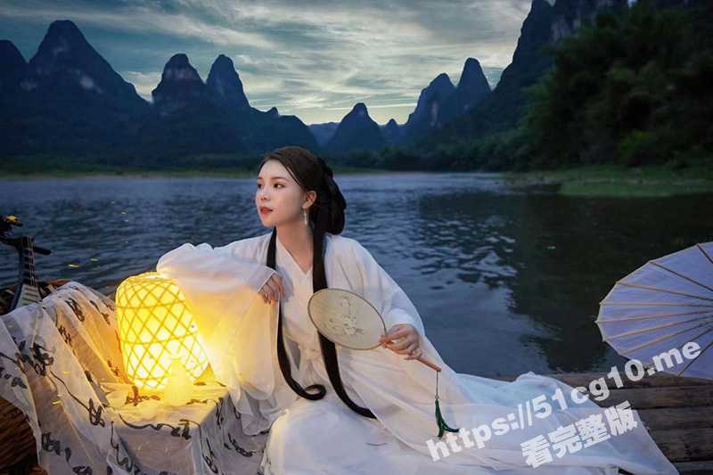古风美女竟是KTV小姐！广西河池南丹县火幕村母狗 龙雨微 上班的时候喝醉 被扒光衣服剃毛 强制高潮！-51吃瓜网