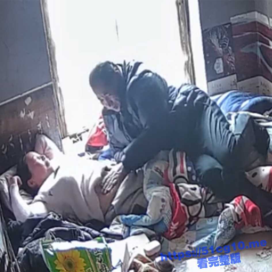 真实农村家庭摄像头 大奶妇女躺炕上与收废品大爷干炮 年纪大了也丝毫不影响性生活 - 51吃瓜网-51吃瓜网